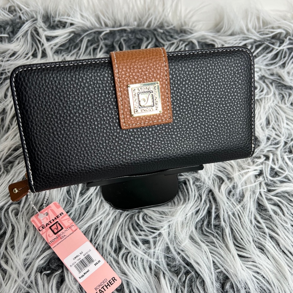 Stone Mountain Wallet NWT Black and Tan w/Flap and Snap close plenty card pocket